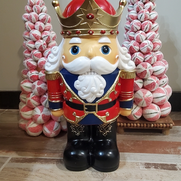 Nostalgic Nutcracker Decor-NWT - Picture 8 of 11